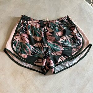 Women’s Nike Dri-Fit Floral Palm Jogging Shorts